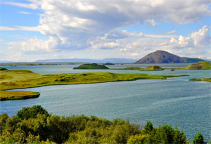 Het Myvatn meer met veel vogels, kraters en geothermische bronnen
